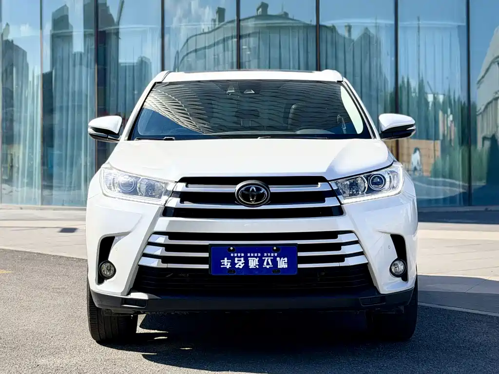Toyota Highlander 2021 2.0T Luxury 7 мест