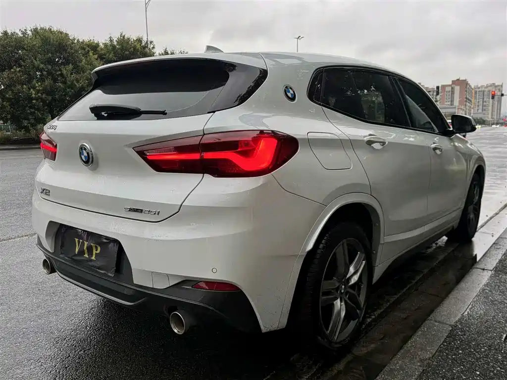 BMW X2