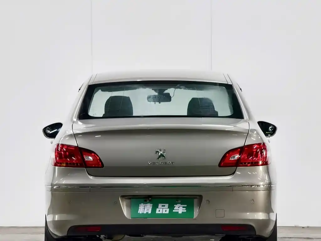 Peugeot 408 2013 2.0L MT Comfort