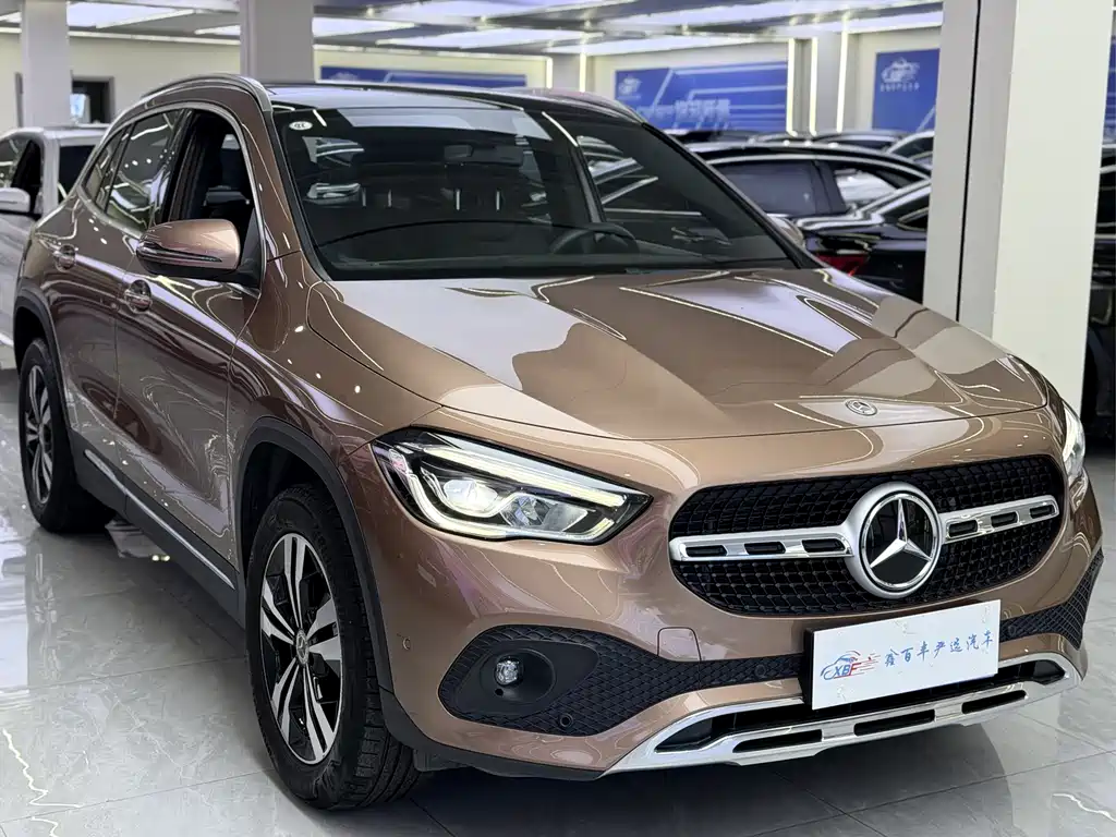 MERCEDES-BENZ GLA