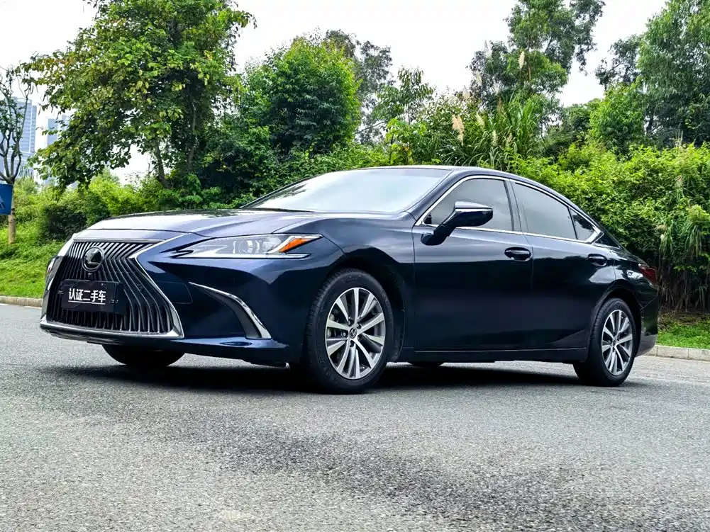 Lexus ES 2020