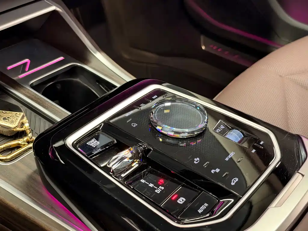 BMW 7 Series — миниатюра 13