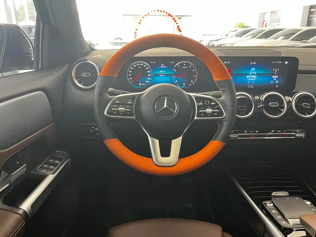 Mercedes-Benz GLB — миниатюра 6