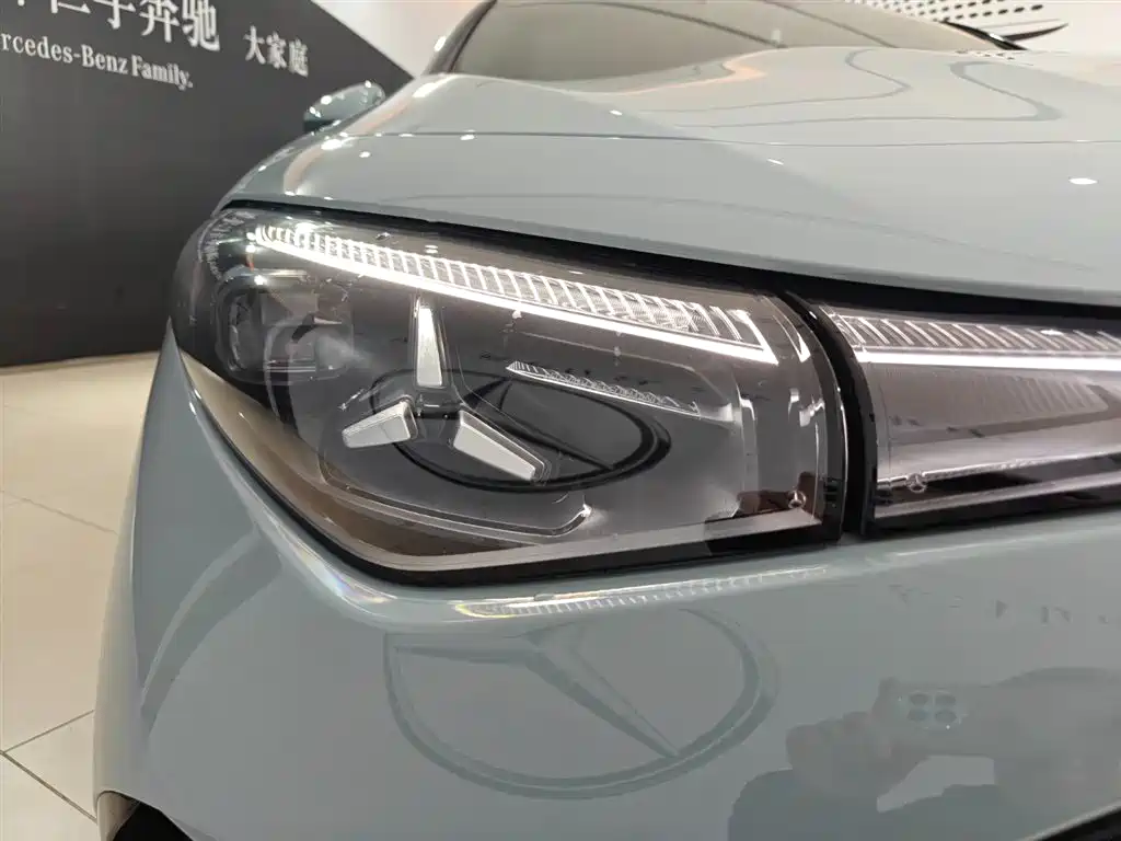Mercedes-Benz CLA 2025 300L