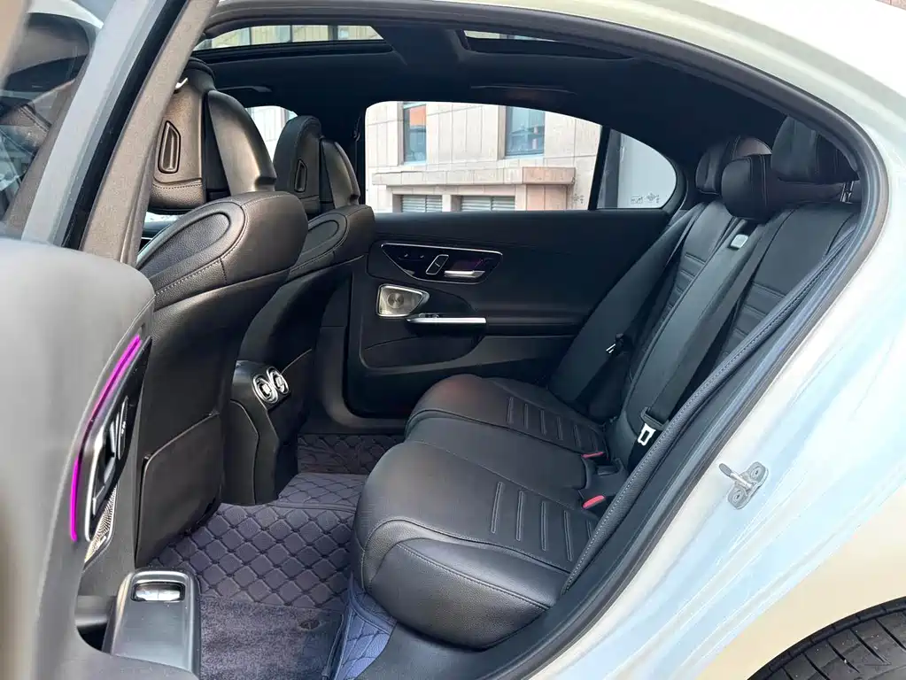 Mercedes-Benz C-Class — миниатюра 10