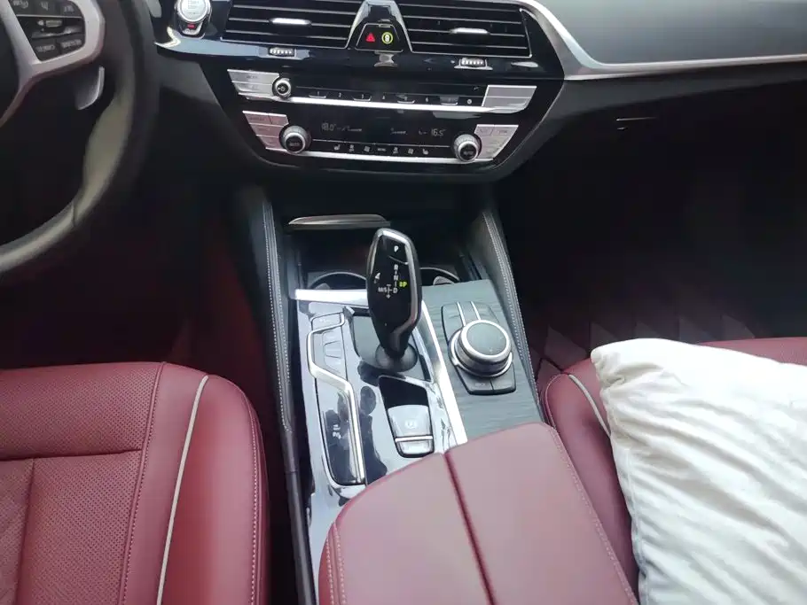BMW 5 Series — миниатюра 16