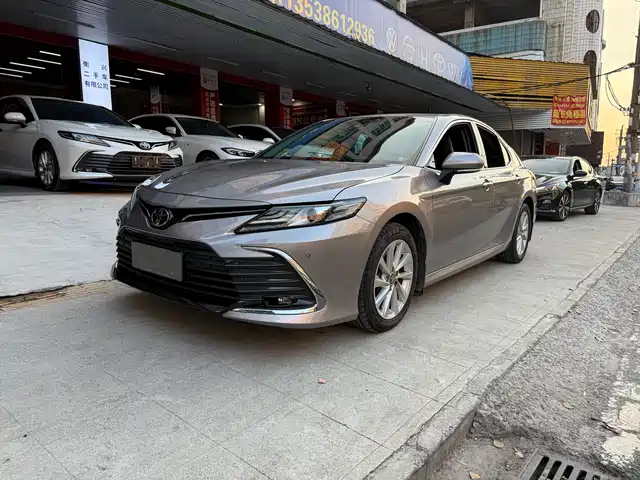TOYOTA CAMRY