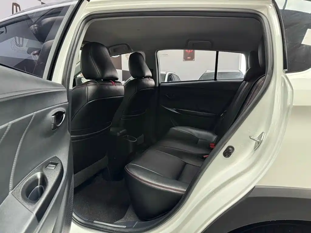 Toyota Yaris L — миниатюра 8