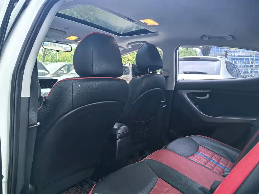 Hyundai Elantra Langdong — миниатюра 10
