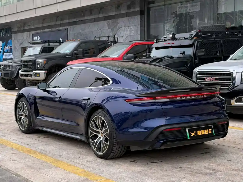 PORSCHE TAYCAN