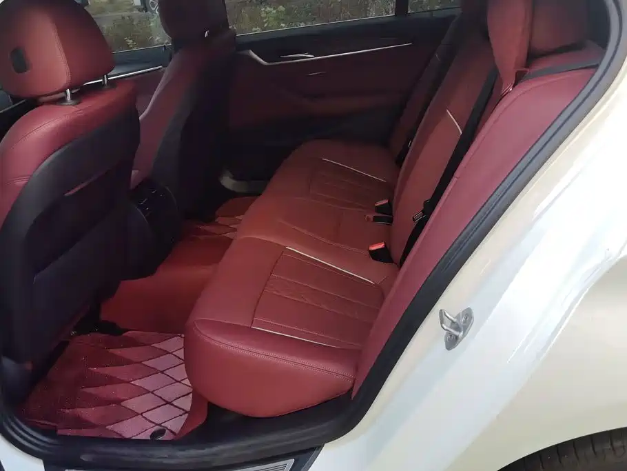 BMW 5 Series — миниатюра 11