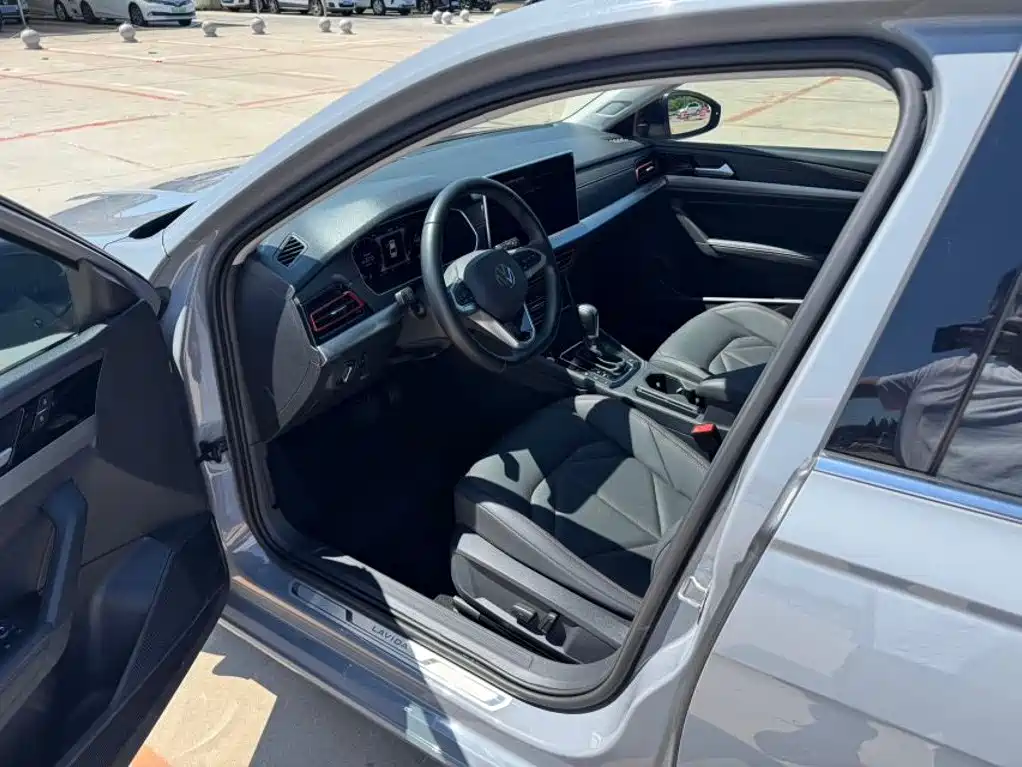 Volkswagen Lavida — миниатюра 3