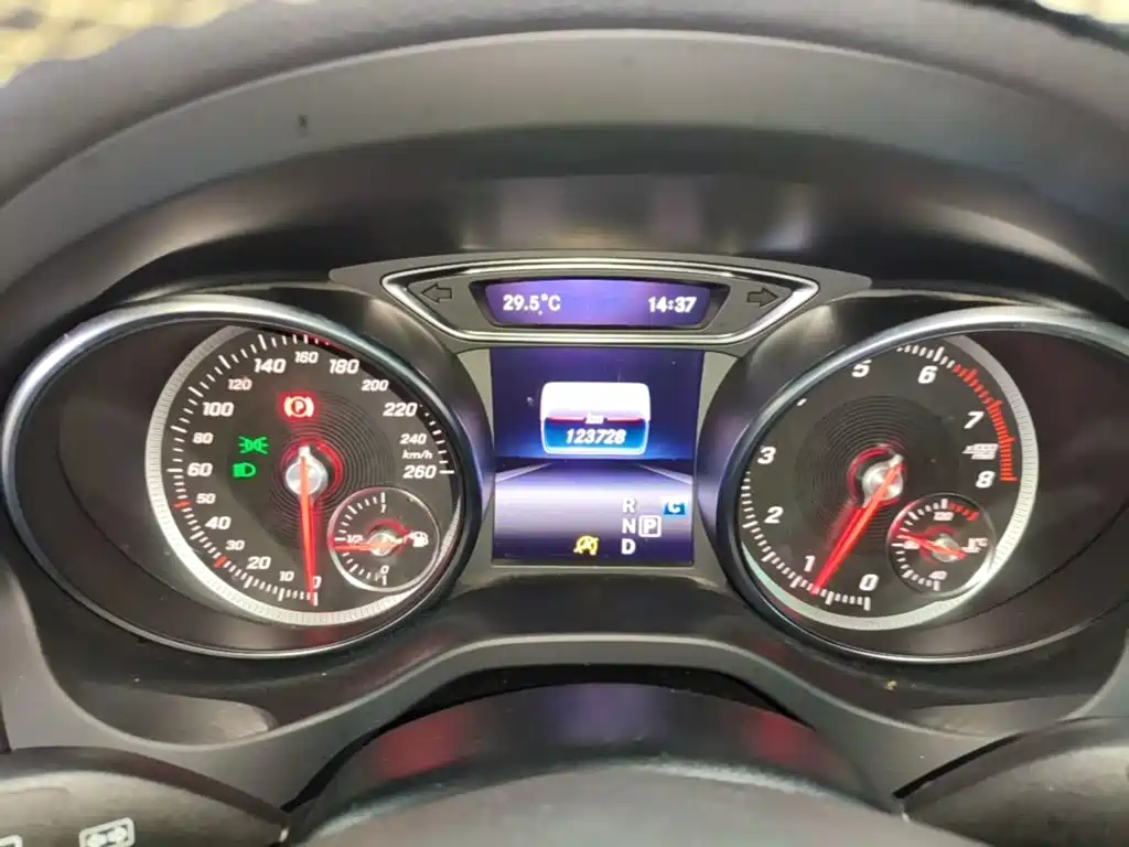 Mercedes-Benz GLA — миниатюра 12