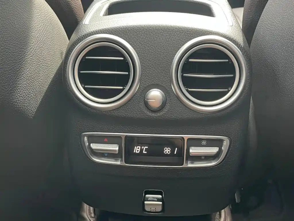 Mercedes-Benz GLC — миниатюра 12