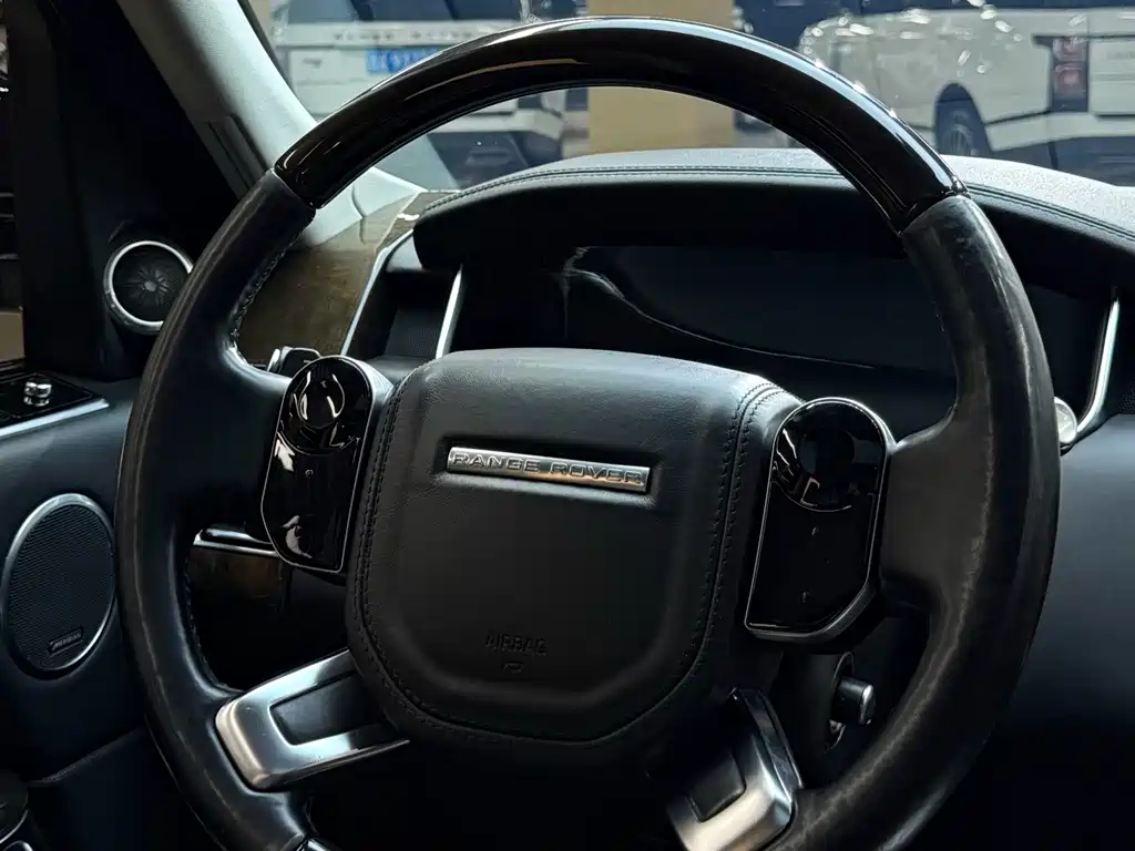 Land Rover Range Rover — миниатюра 6