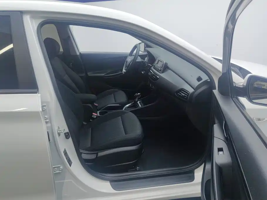 Hyundai Elantra — миниатюра 8