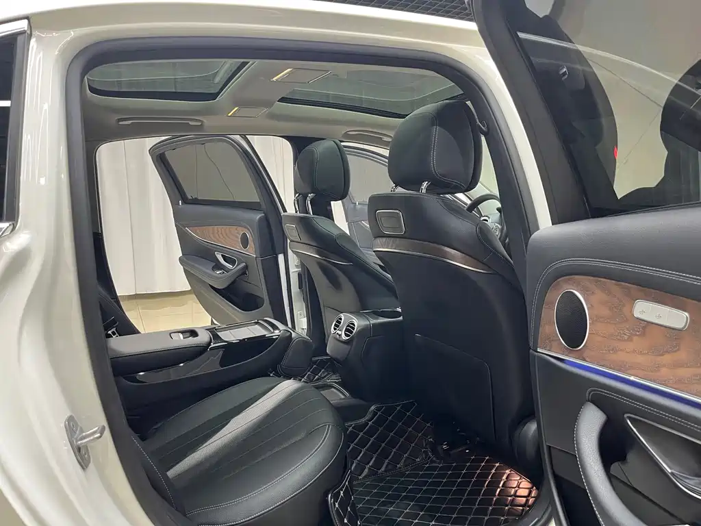 Mercedes-Benz E-Class — миниатюра 11