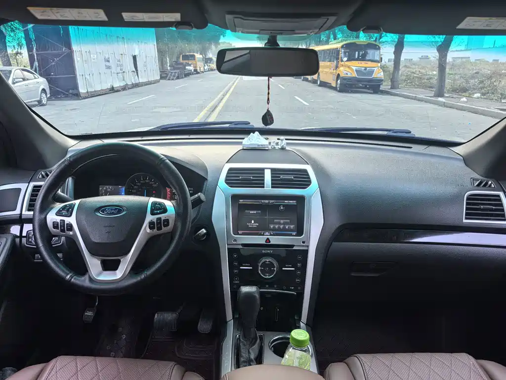 Ford Explorer (Import) — миниатюра 9