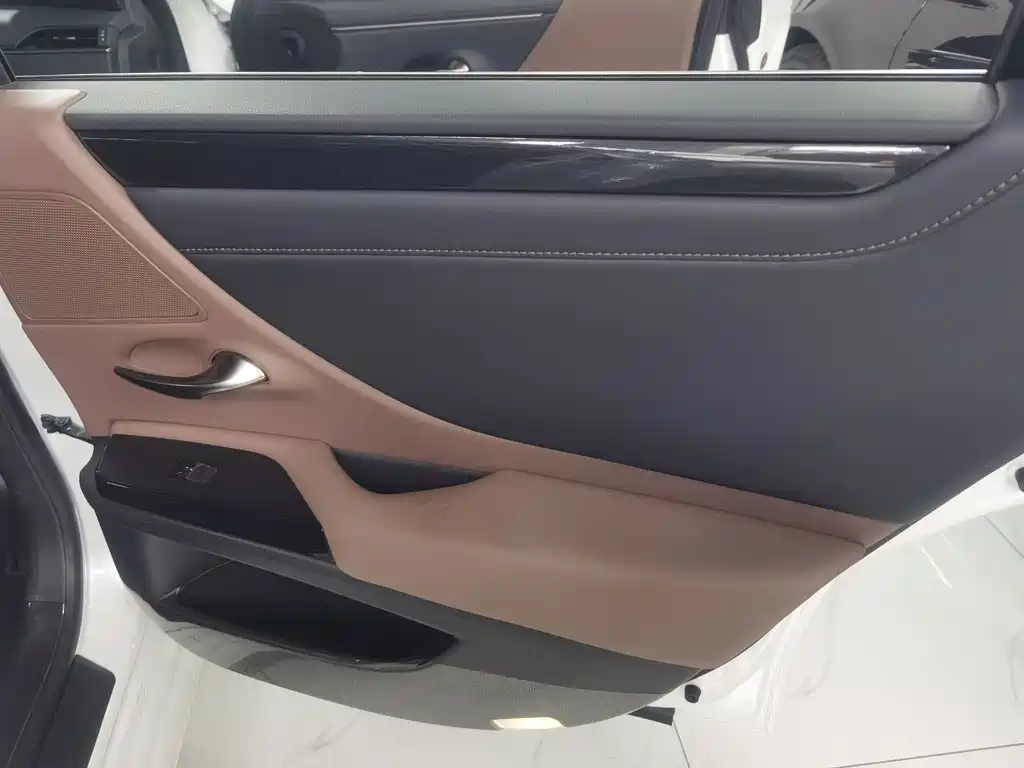 Lexus ES — миниатюра 15