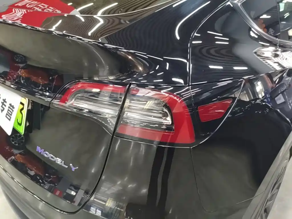 Tesla Model Y — миниатюра 8