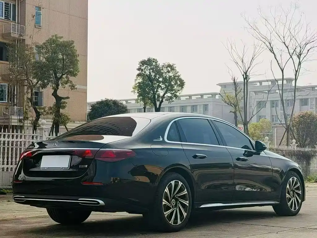 Mercedes-Benz E-Class — миниатюра 7