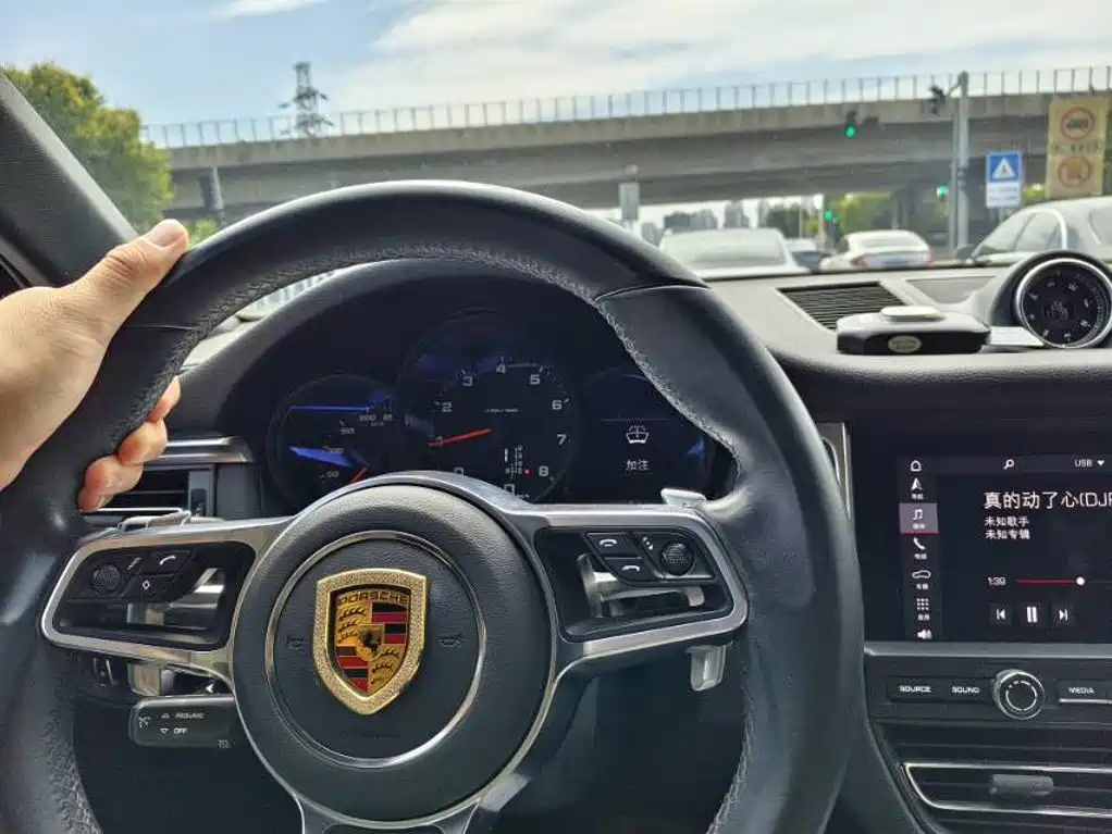 Porsche Macan — миниатюра 2