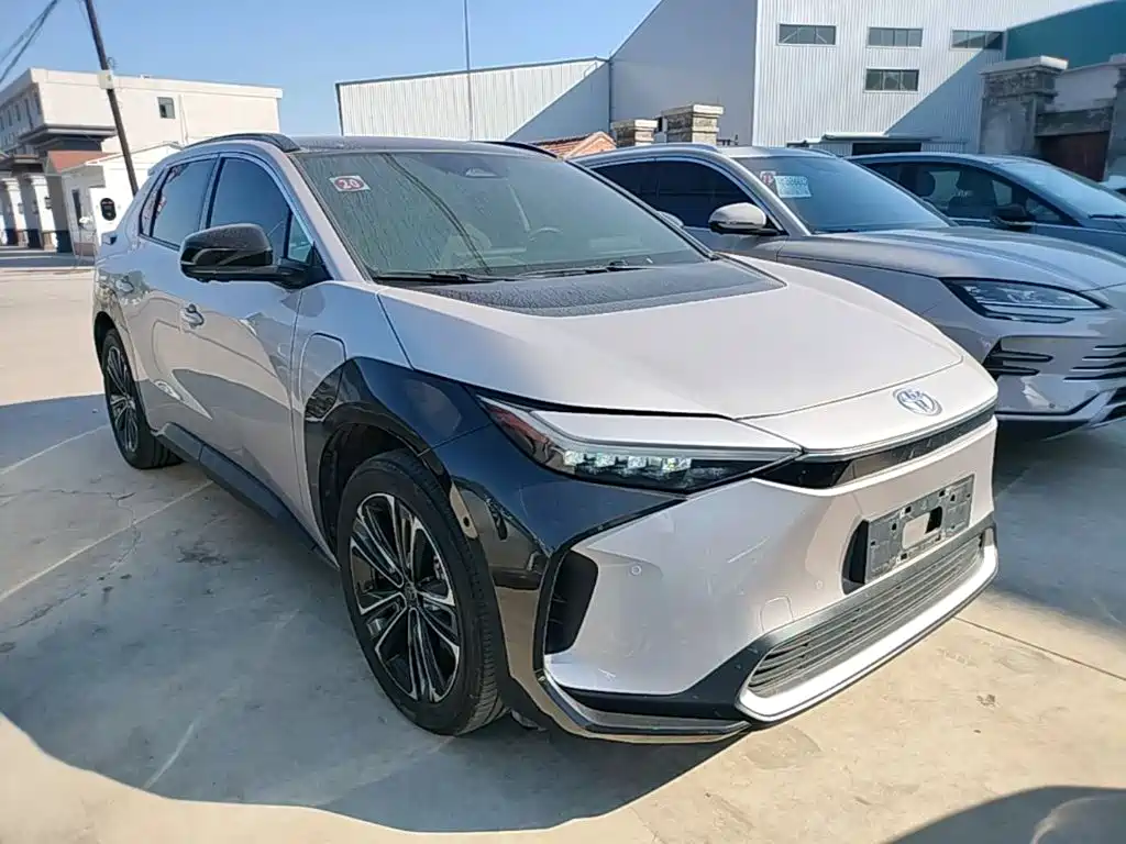 Toyota bZ4X — миниатюра 4