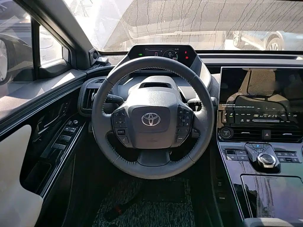 Toyota bZ4X — миниатюра 11