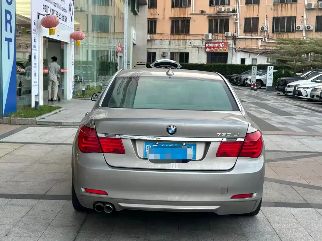 BMW 7 Series — миниатюра 3