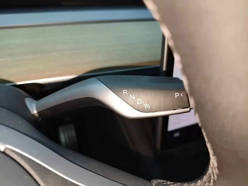 Tesla Model Y — миниатюра 14