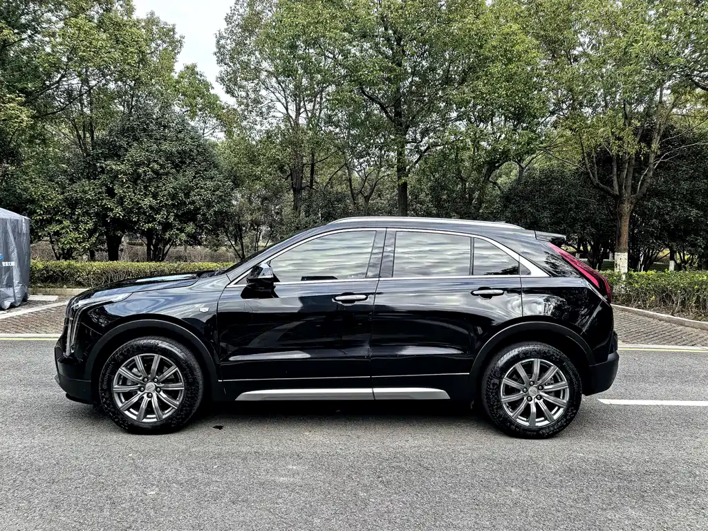 CADILLAC XT4