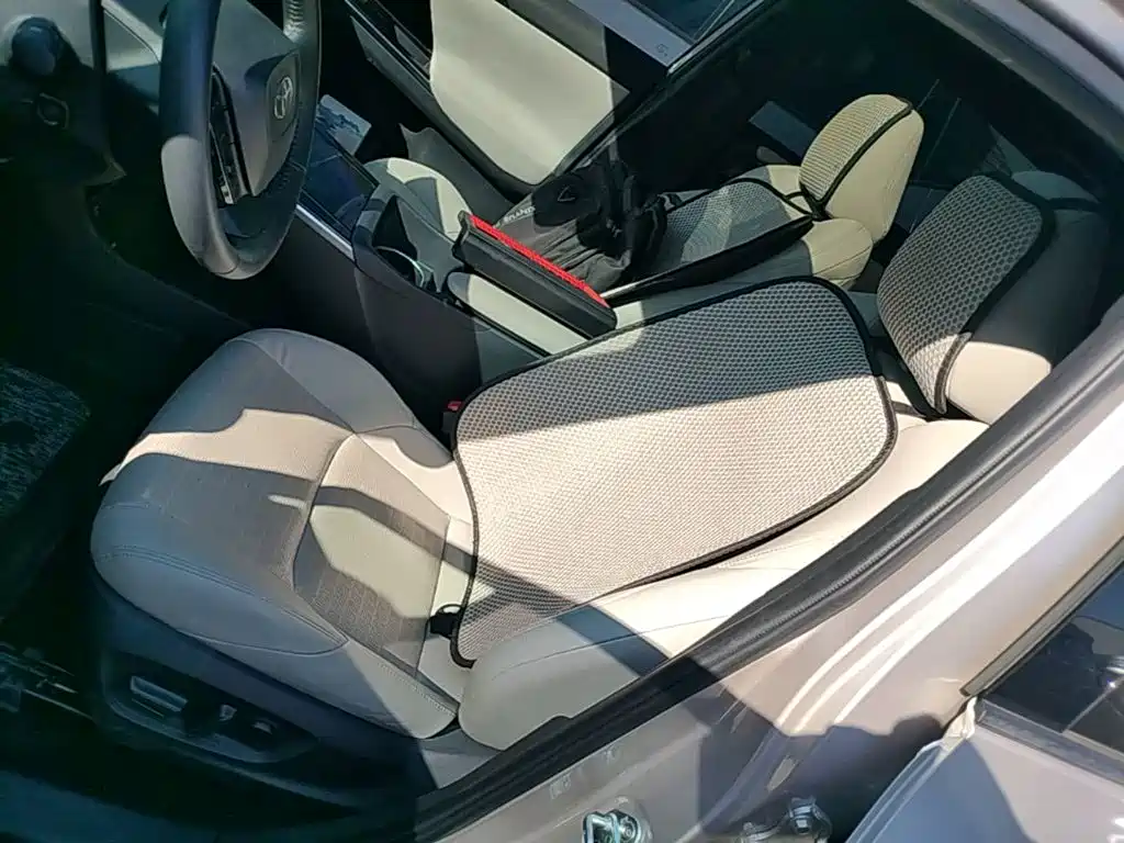 Toyota bZ4X — миниатюра 15