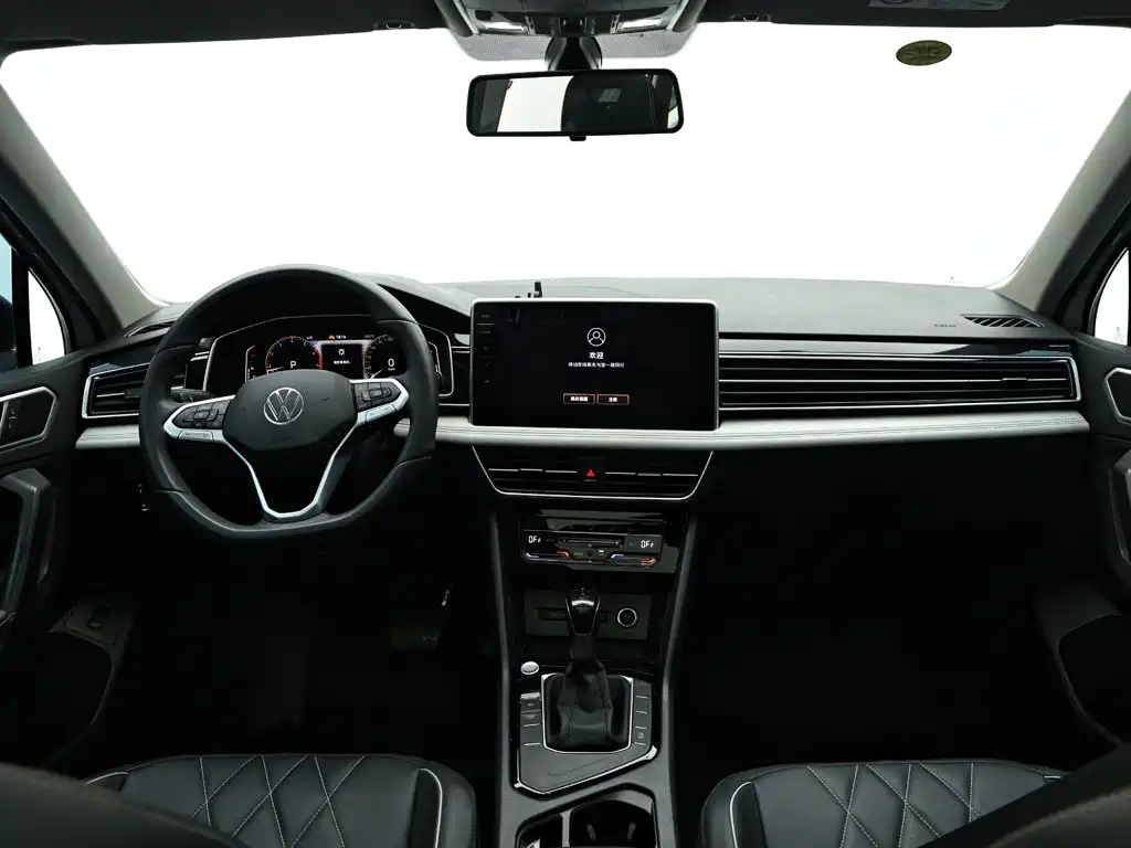 Volkswagen Tiguan L — миниатюра 14