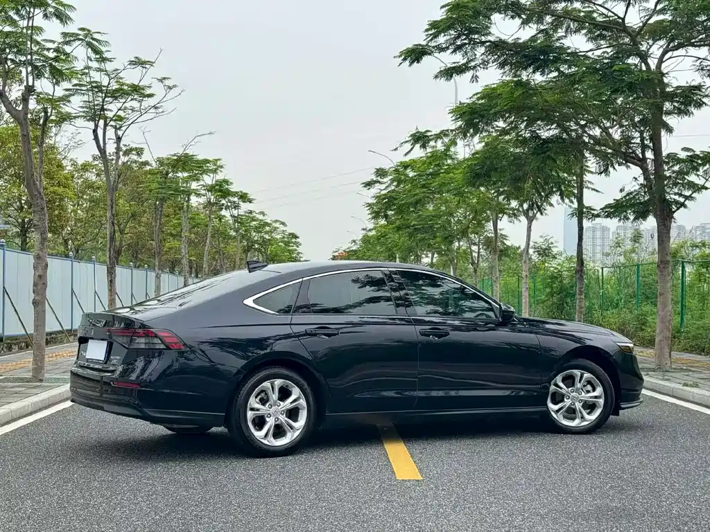 Honda Accord — миниатюра 7