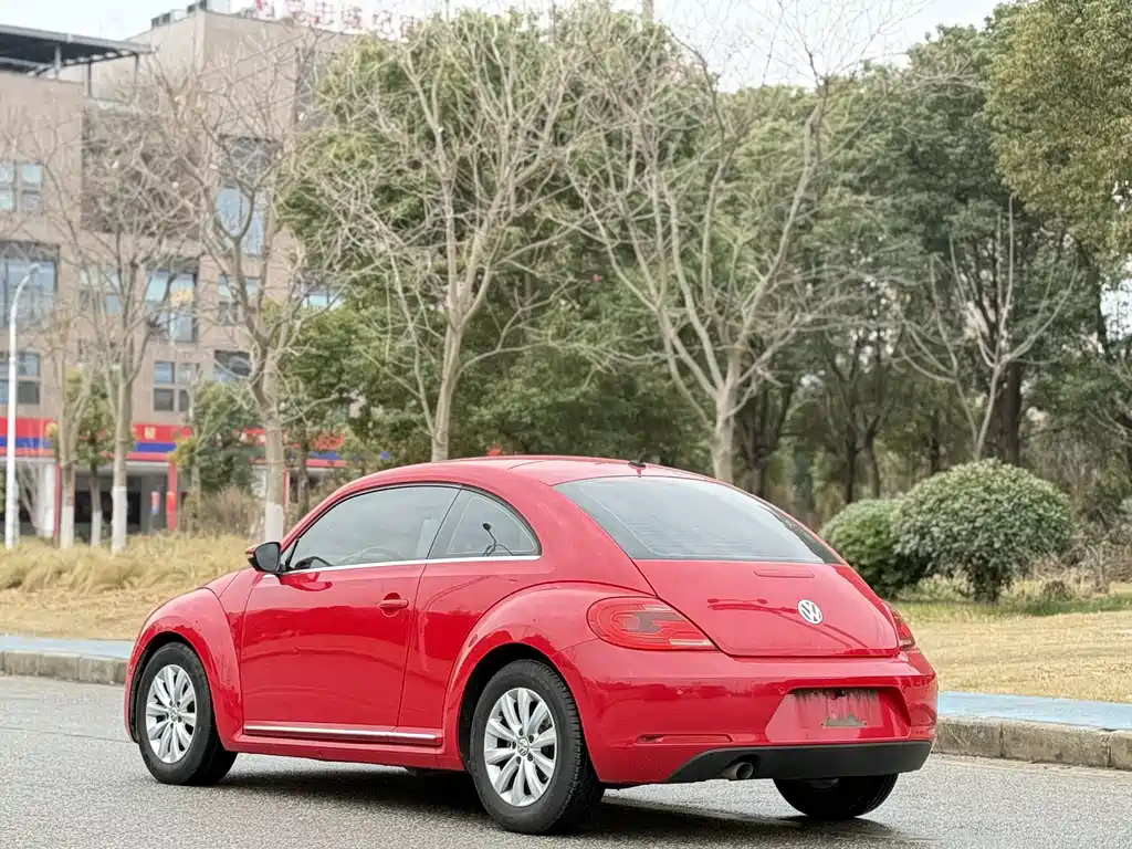 VOLKSWAGEN BEETLE
