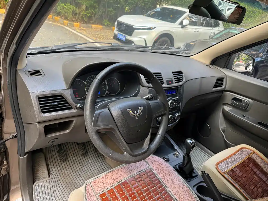 Wuling Hongguang — миниатюра 16