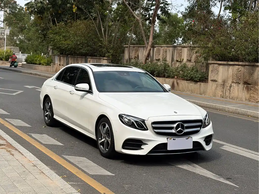 Mercedes-Benz E-Class — миниатюра 3