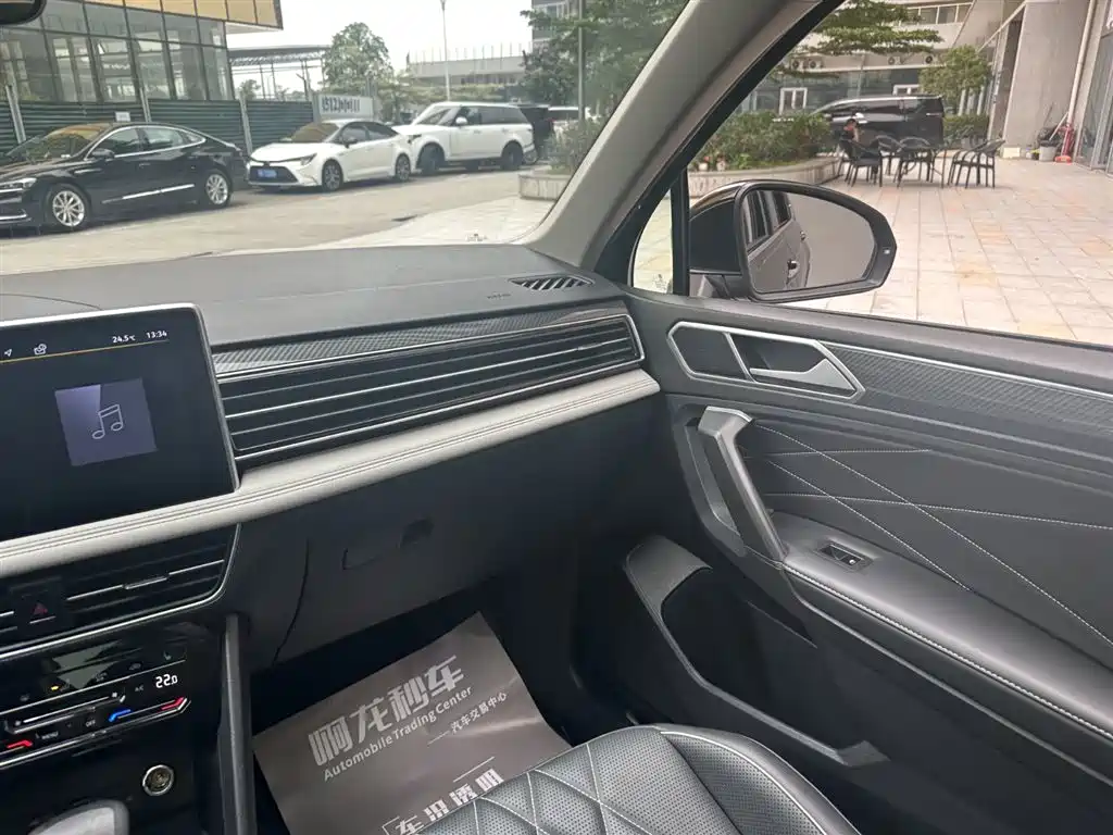 Volkswagen Tiguan L L 2023 330TSI AT R-Line