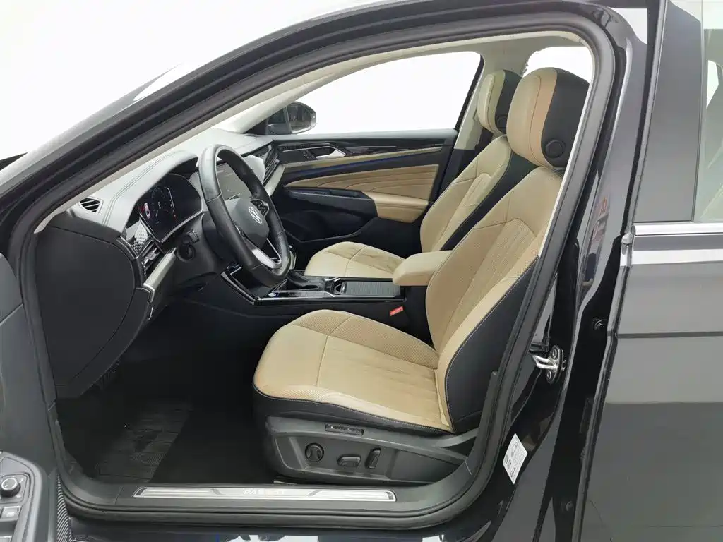 Volkswagen Passat 2022 330TSI Luxury