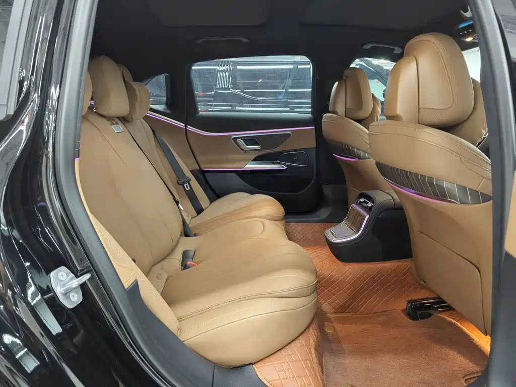 Mercedes-Benz E-Class — миниатюра 7