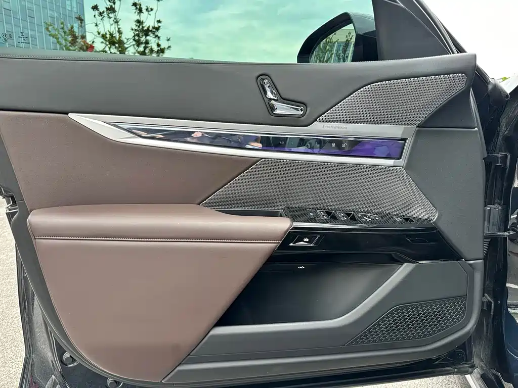 BMW 7 Series — миниатюра 14