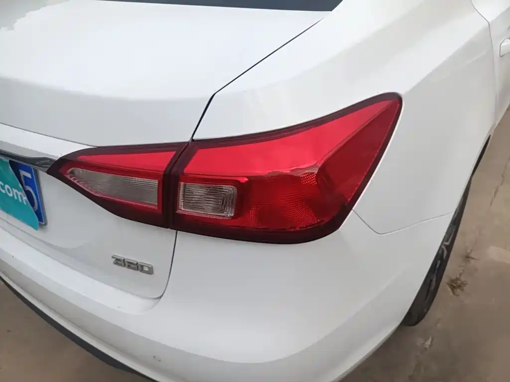 Roewe 360 — миниатюра 8