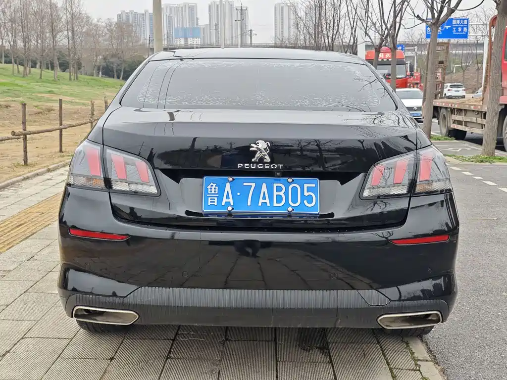 PEUGEOT 408