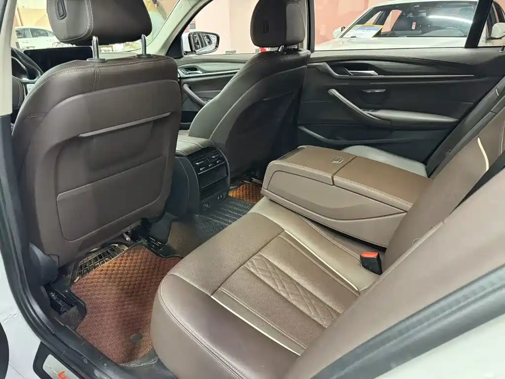 BMW 5 Series — миниатюра 6