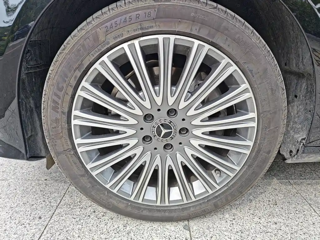 Mercedes-Benz E-Class — миниатюра 5