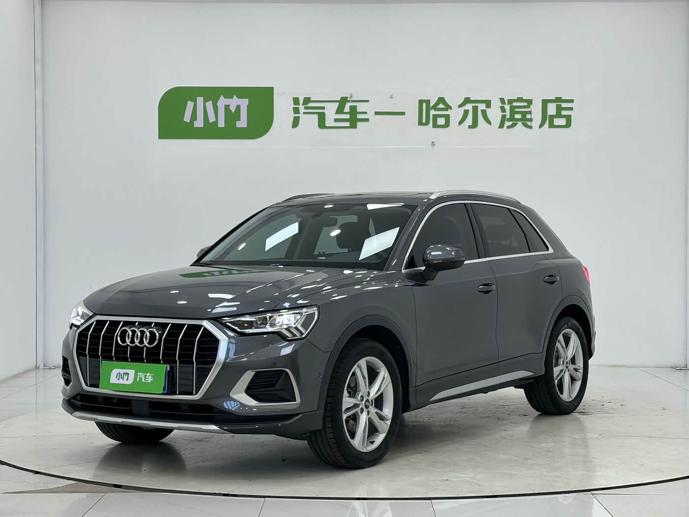 Audi Q3 1.4 л 2023 г. Серебристо-серый, пробег 13799 км