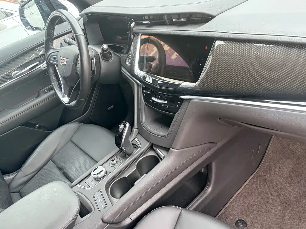 Cadillac XT6 — миниатюра 11