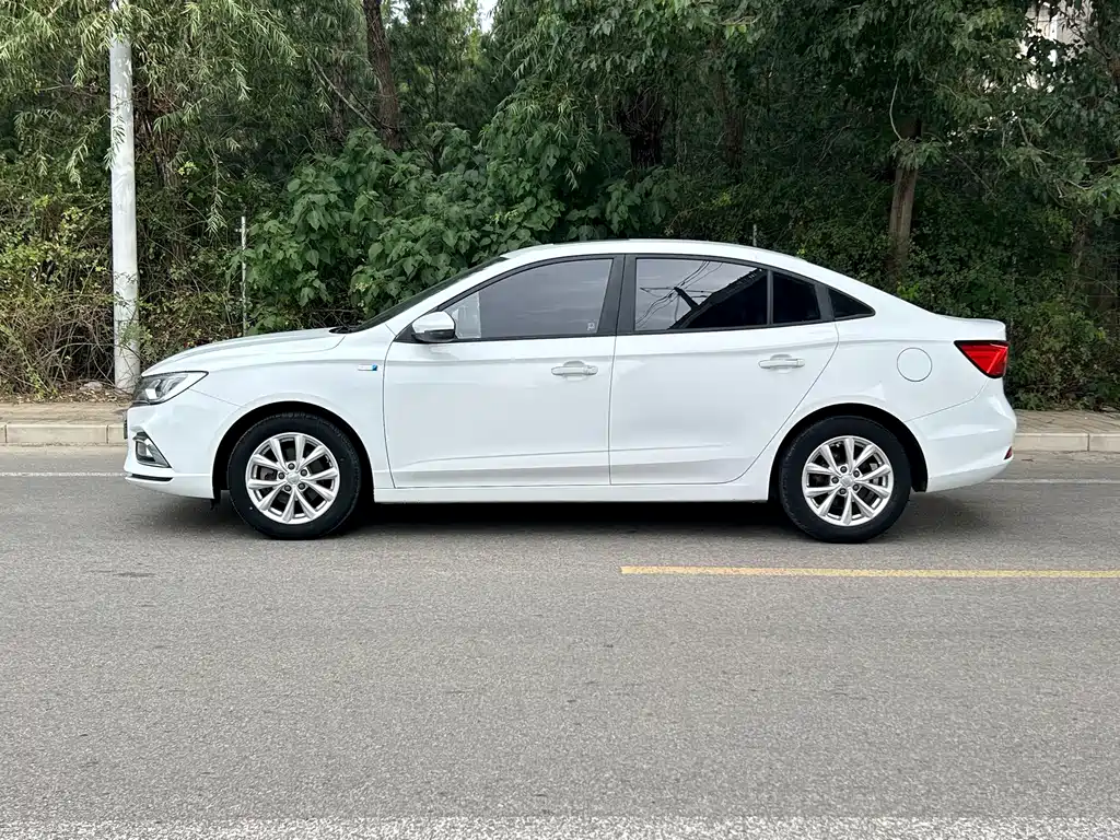Roewe i5 — миниатюра 2