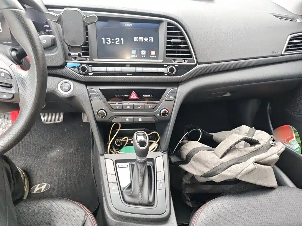 Hyundai Elantra — миниатюра 9