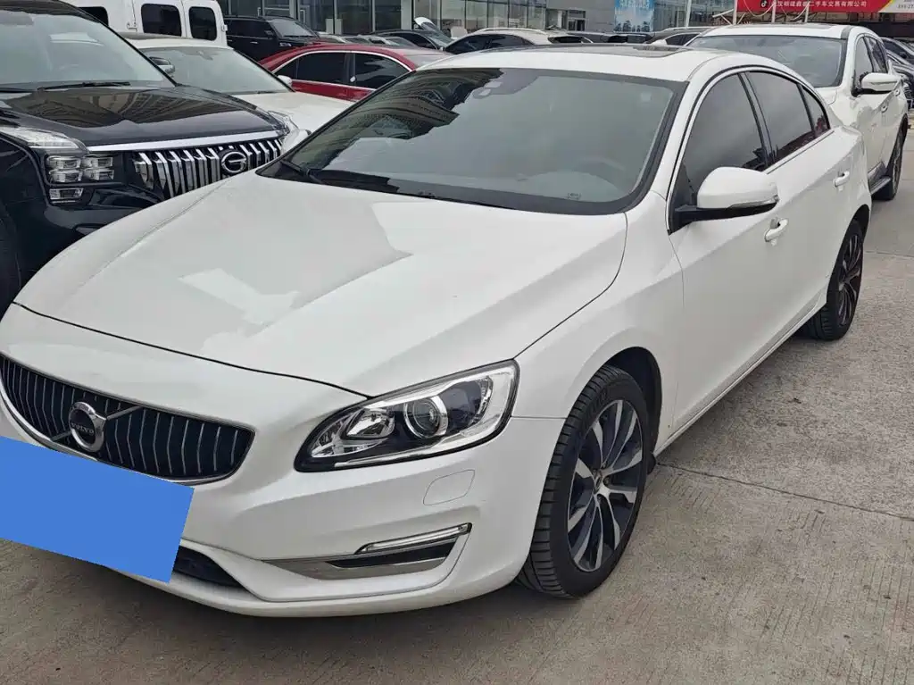 Купить Volvo S60